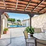 Magnolia B- Solo Familias Будинок відпочинку *