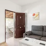 Magnolia B- Solo Familias Будинок відпочинку