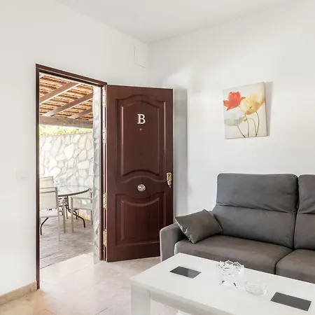 Magnolia B- Solo Familias Будинок відпочинку